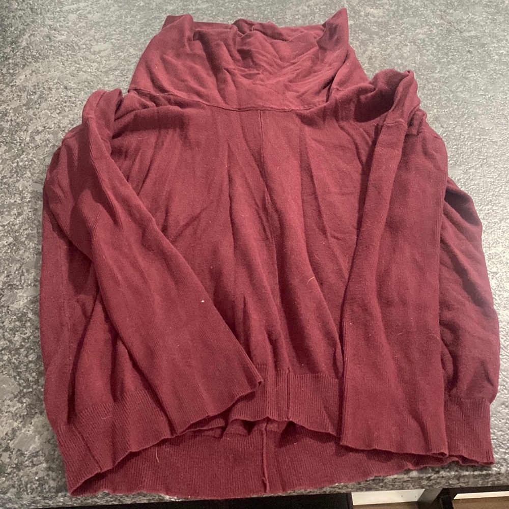 Maroon turtle neck too (turtle neck is loose)